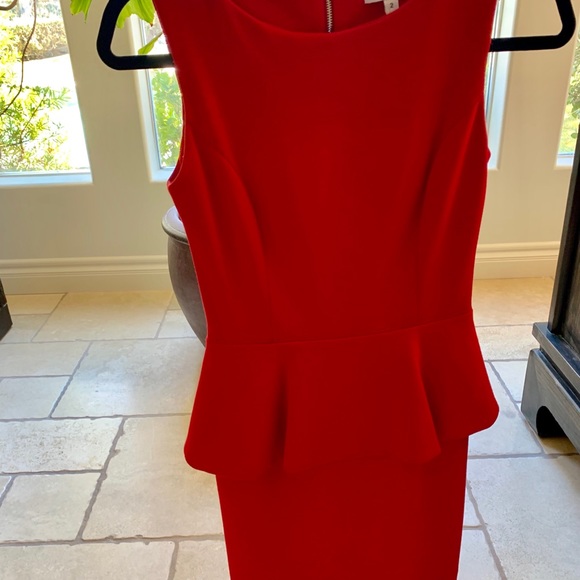 Red peblum fitted dress - Picture 4 of 5